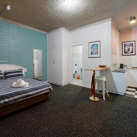 West End Motel & Backpackers Аделаида Экстерьер фото