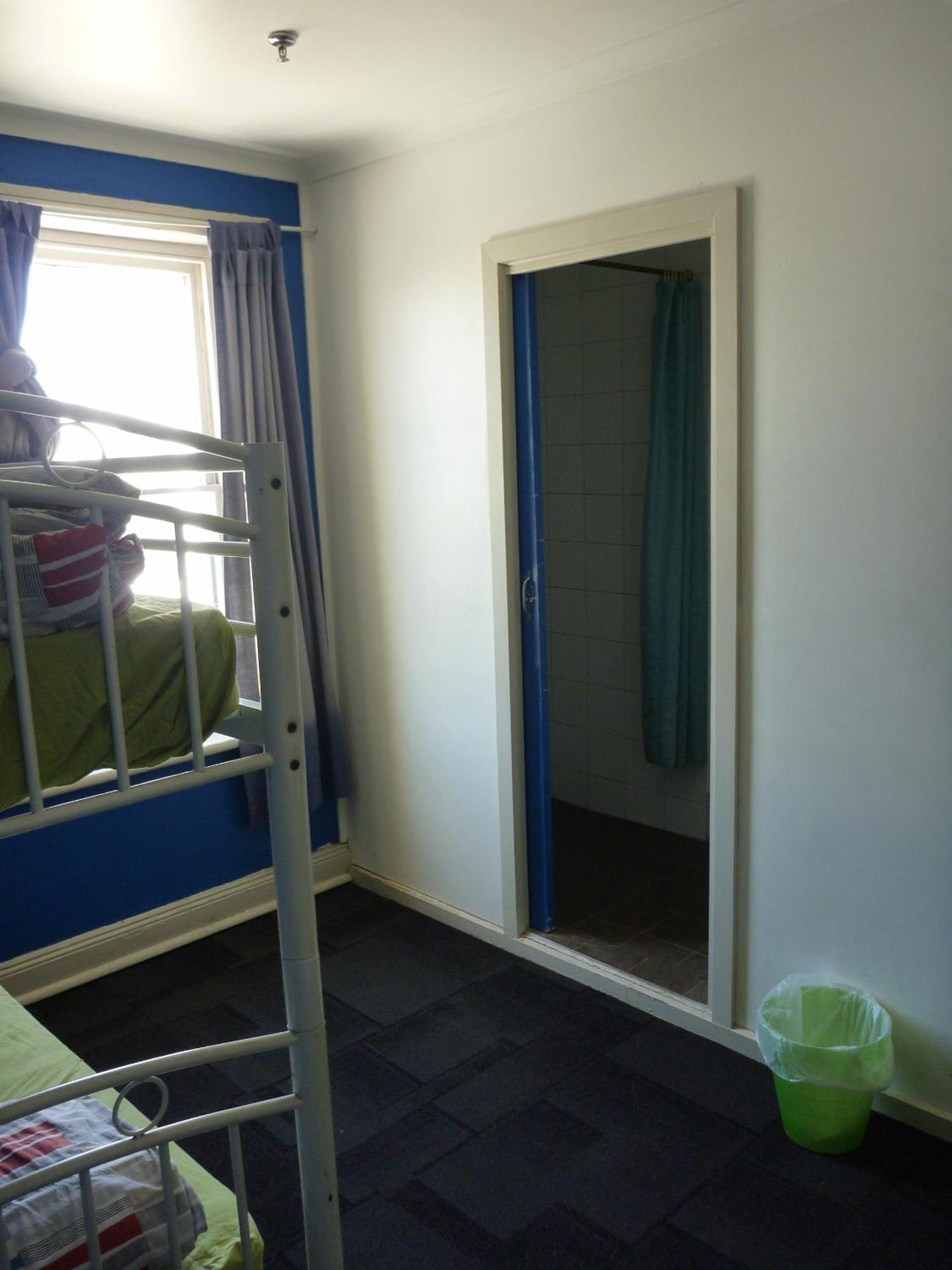 West End Motel & Backpackers Аделаида Экстерьер фото